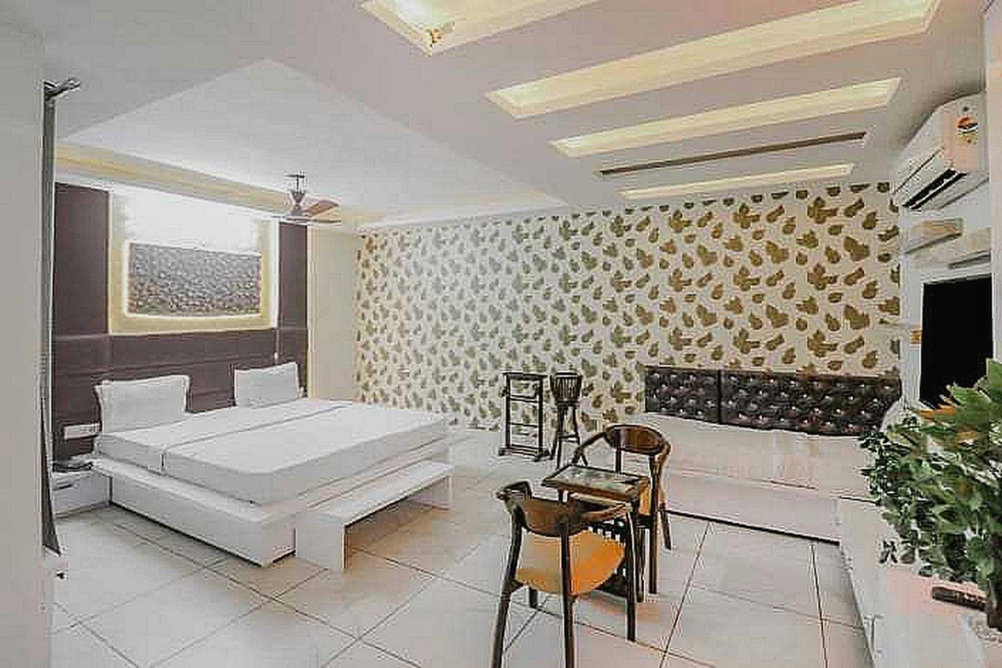 Super Hotel O Vivaan Residency Rohtak Екстер'єр фото