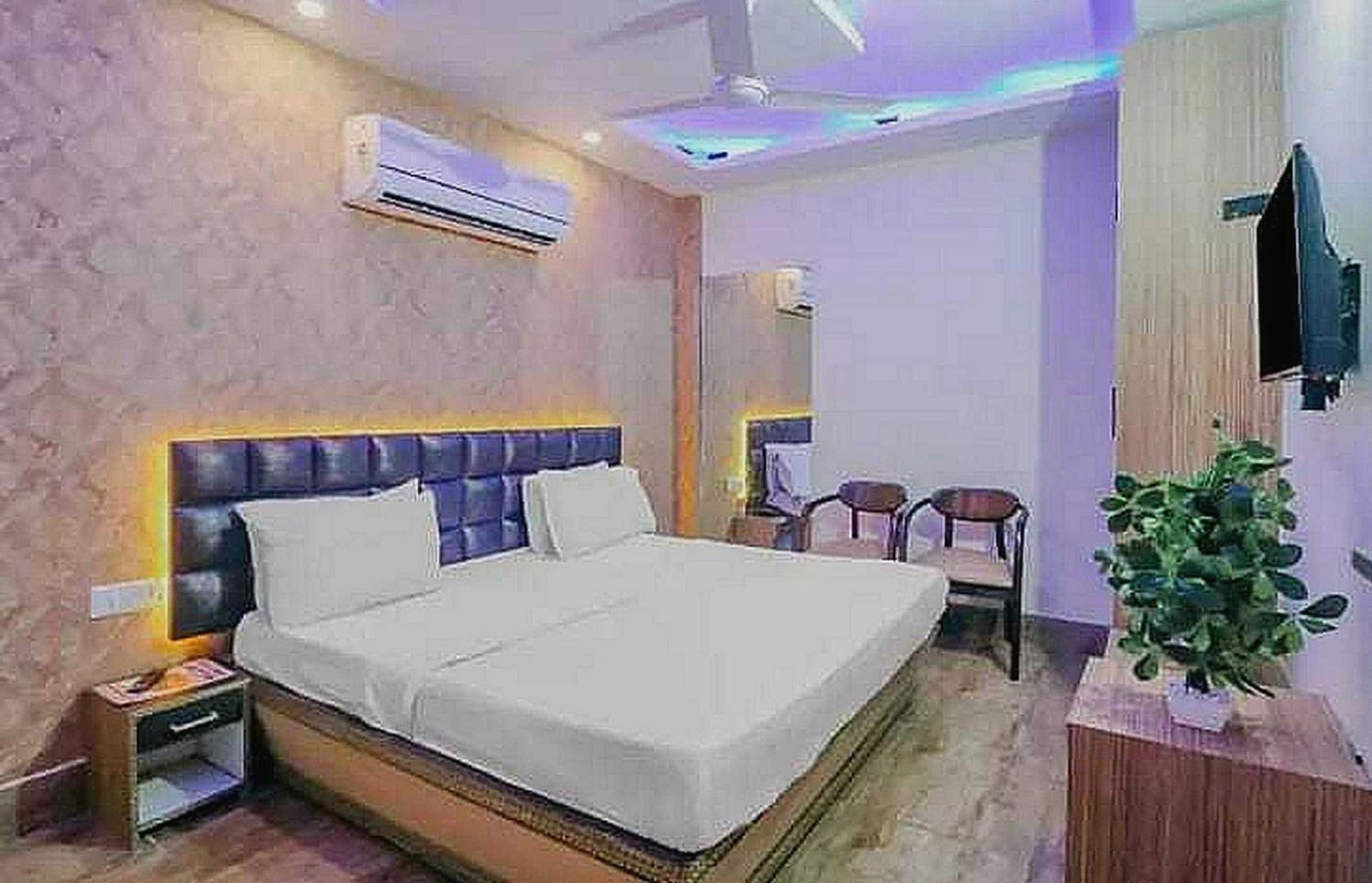 Super Hotel O Vivaan Residency Rohtak Екстер'єр фото