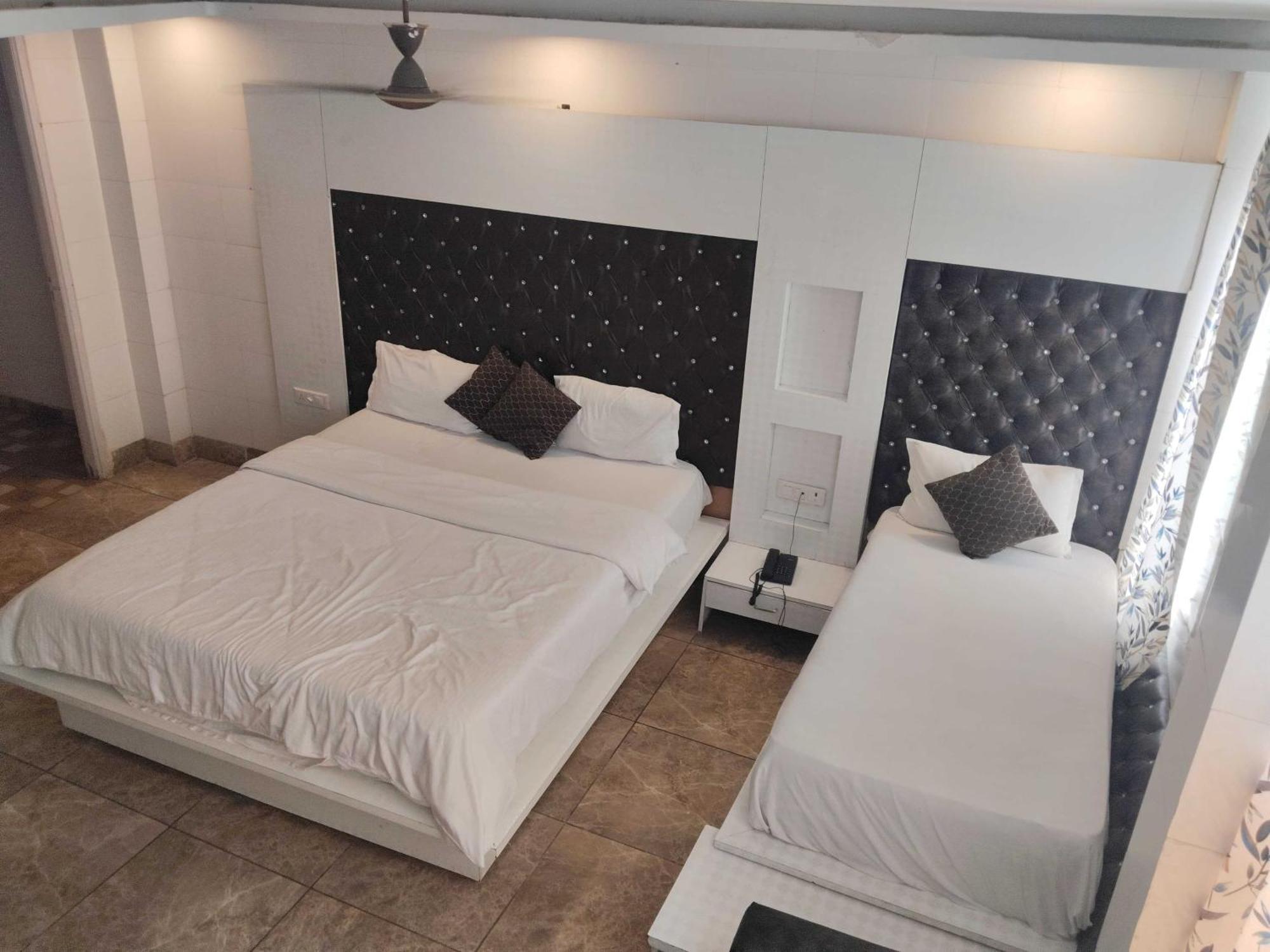 Super Hotel O Vivaan Residency Rohtak Екстер'єр фото